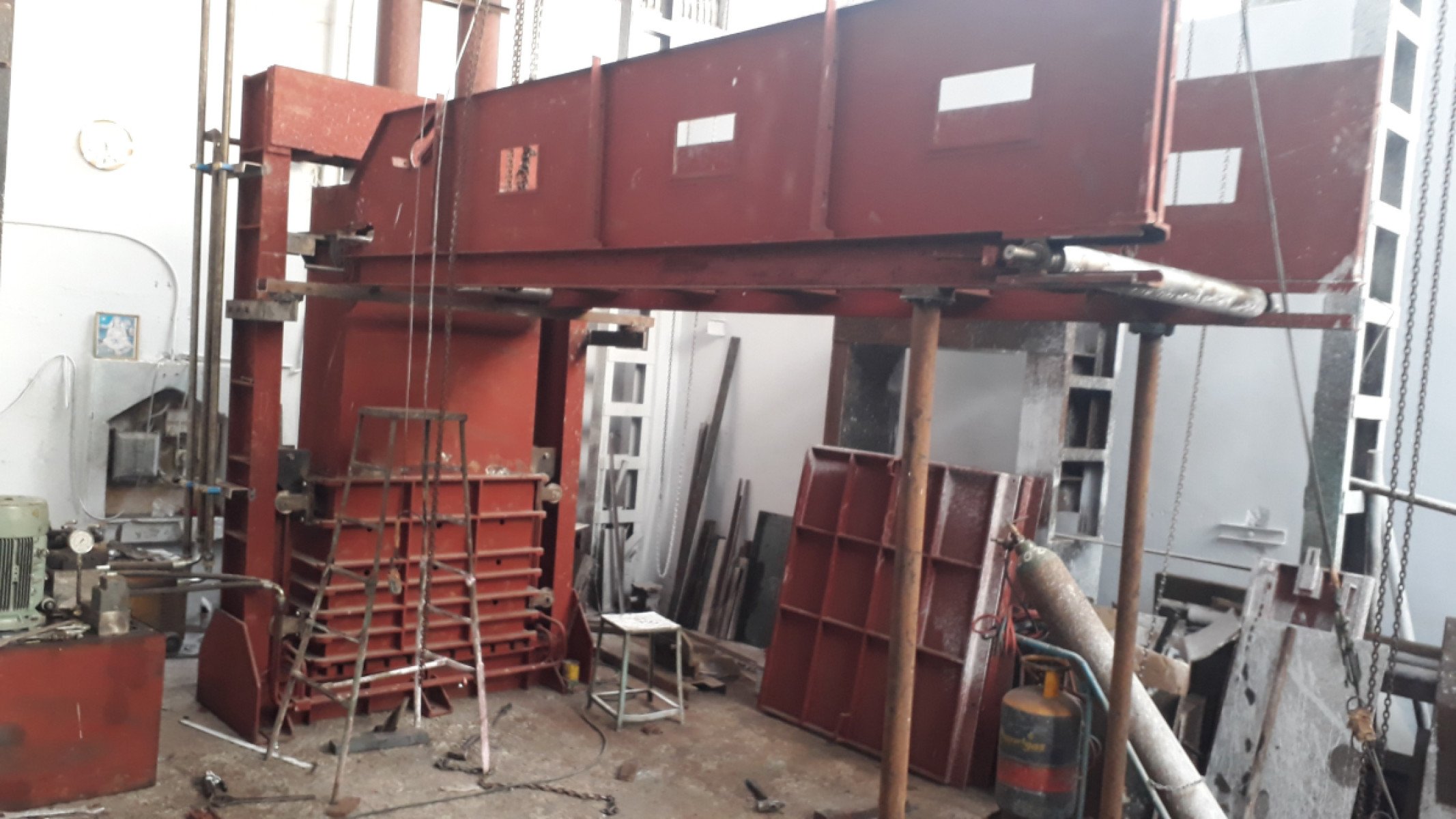 150T Box Lifting Hydraulic Bailing Press with Conveyor